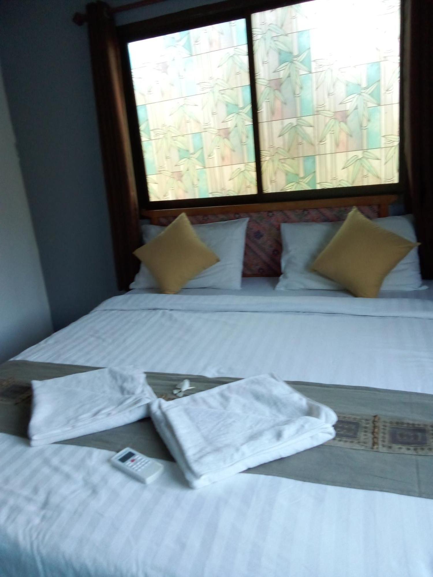 Nin Kantiang Bay * Koh Lanta